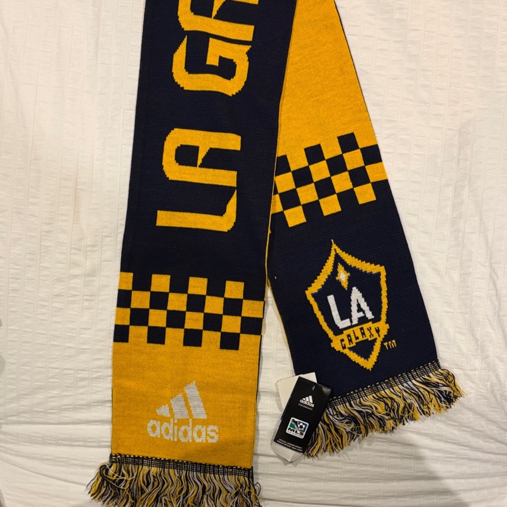 NWT Adidas LA Galaxy Cheker Bars Scarf in Blue and Yellow